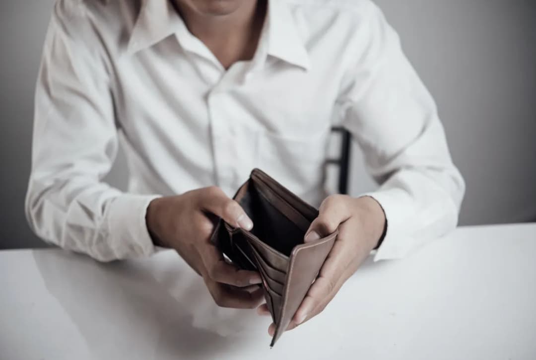 Pożyczka ekspresowa w 2025 roku – które firmy naprawdę wypłacają w 15 minut?